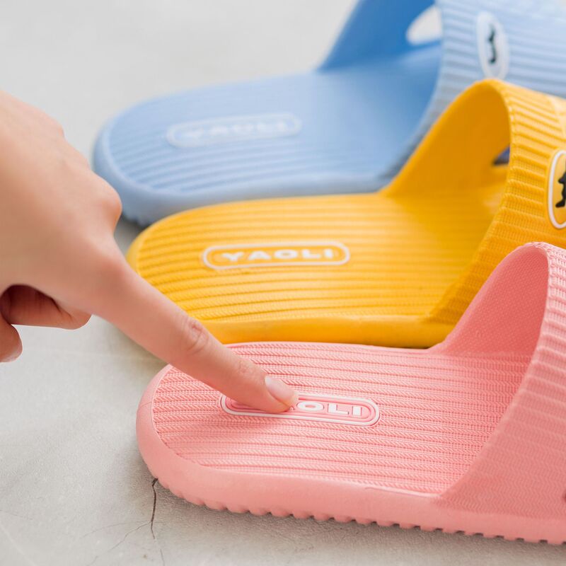 Couple bathroom slippers 2022 summer new women's non-slip home indoor PVC slippers men's sandals wholesale Couple bathroom slippers 2022 summer new women's non-slip home indoor PVC slippers men's sandals wholesale