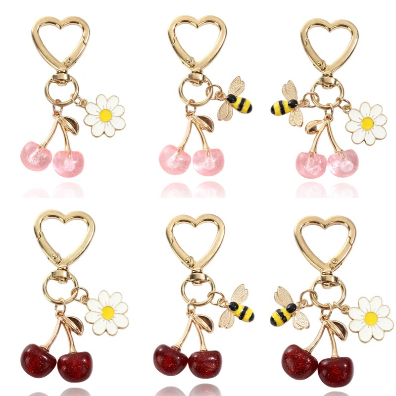 Korean-style K gold leaf cherry keychain, fresh daisy bee fruit heart pendant, girl's bag decoration Korean-style K gold leaf cherry keychain, fresh daisy bee fruit heart pendant, girl's bag decoration