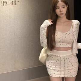 春季穿搭一整套装女长袖开衫上衣吊带背心纯欲辣妹休闲短裤三件套