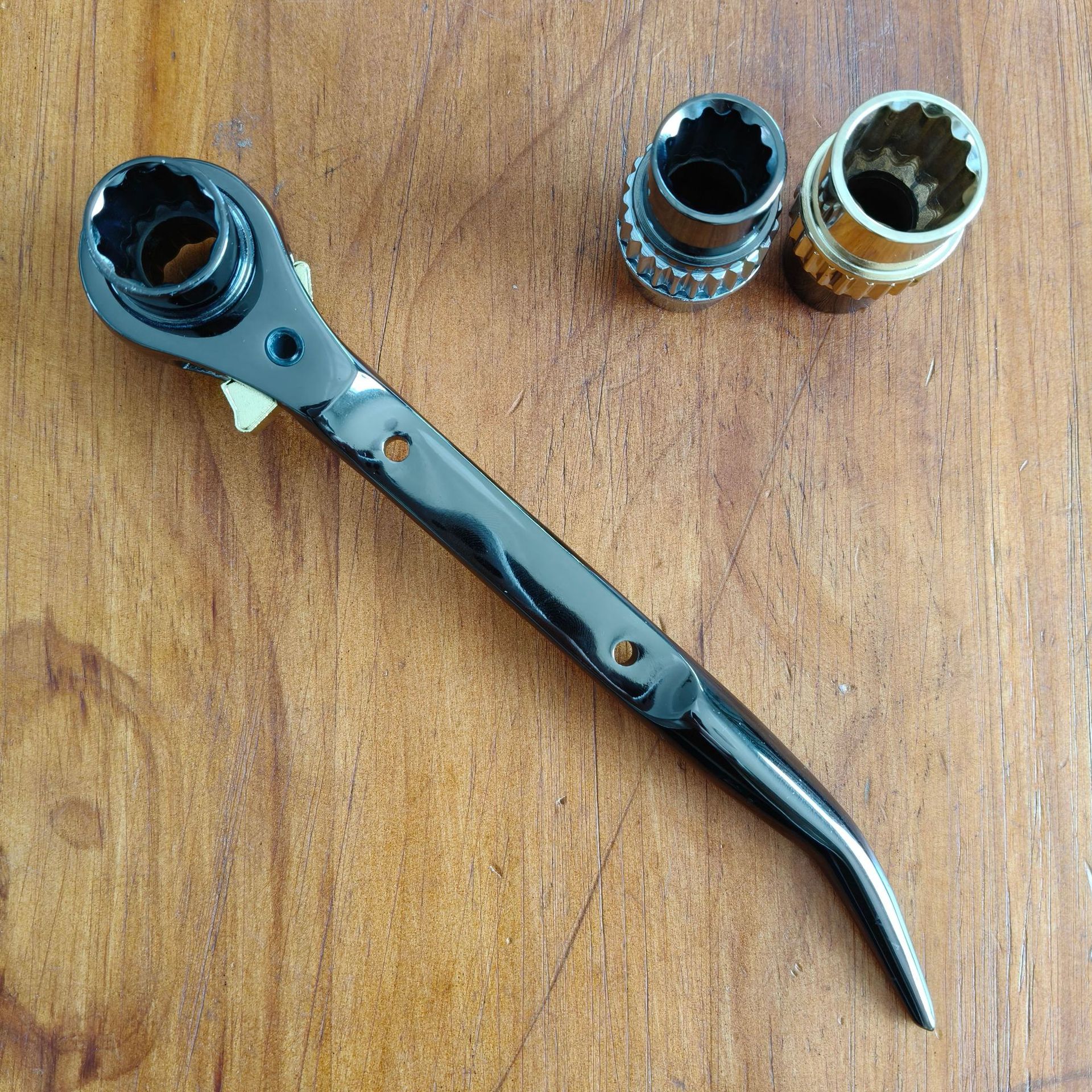 尖尾棘轮扳手40CRV双色可选套筒17*19mm型号可选弯尾镀镍