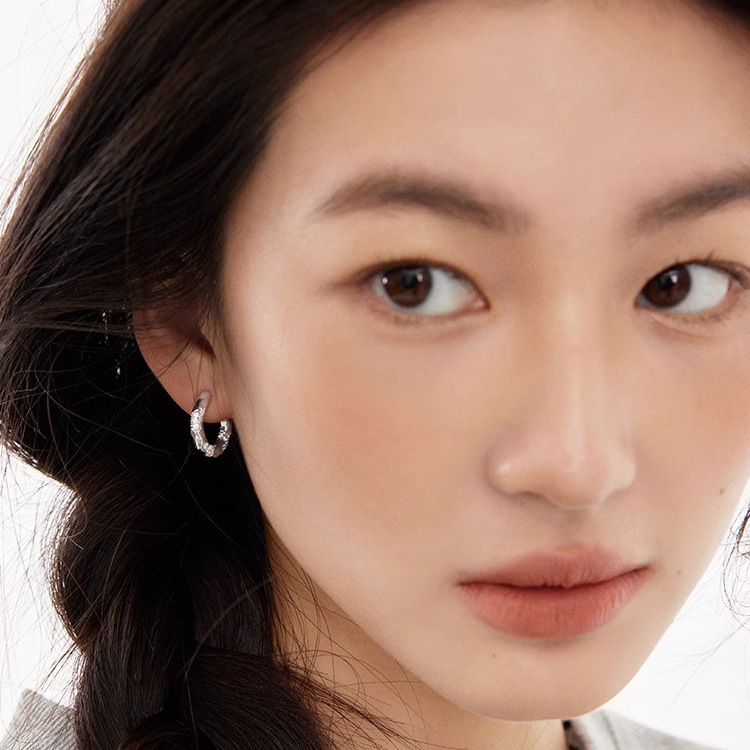 New Irregular Tin Foil Pattern Silver Needle Earrings for Women, Niche Simple and Stylish Plain Hoop Earrings with an Instagram-Worthy High-End Feel New Irregular Tin Foil Pattern Silver Needle Earrings for Women, Niche Simple and Stylish Plain Hoop Earrings with an Instagram-Worthy High-End Feel