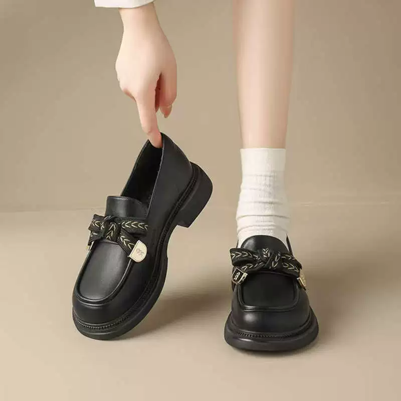 Британские кожаные туфли-лоферы на мягкой толстой подошве, популярная модель для улицы, новые летние черные лоферы для женщин 2025 года.