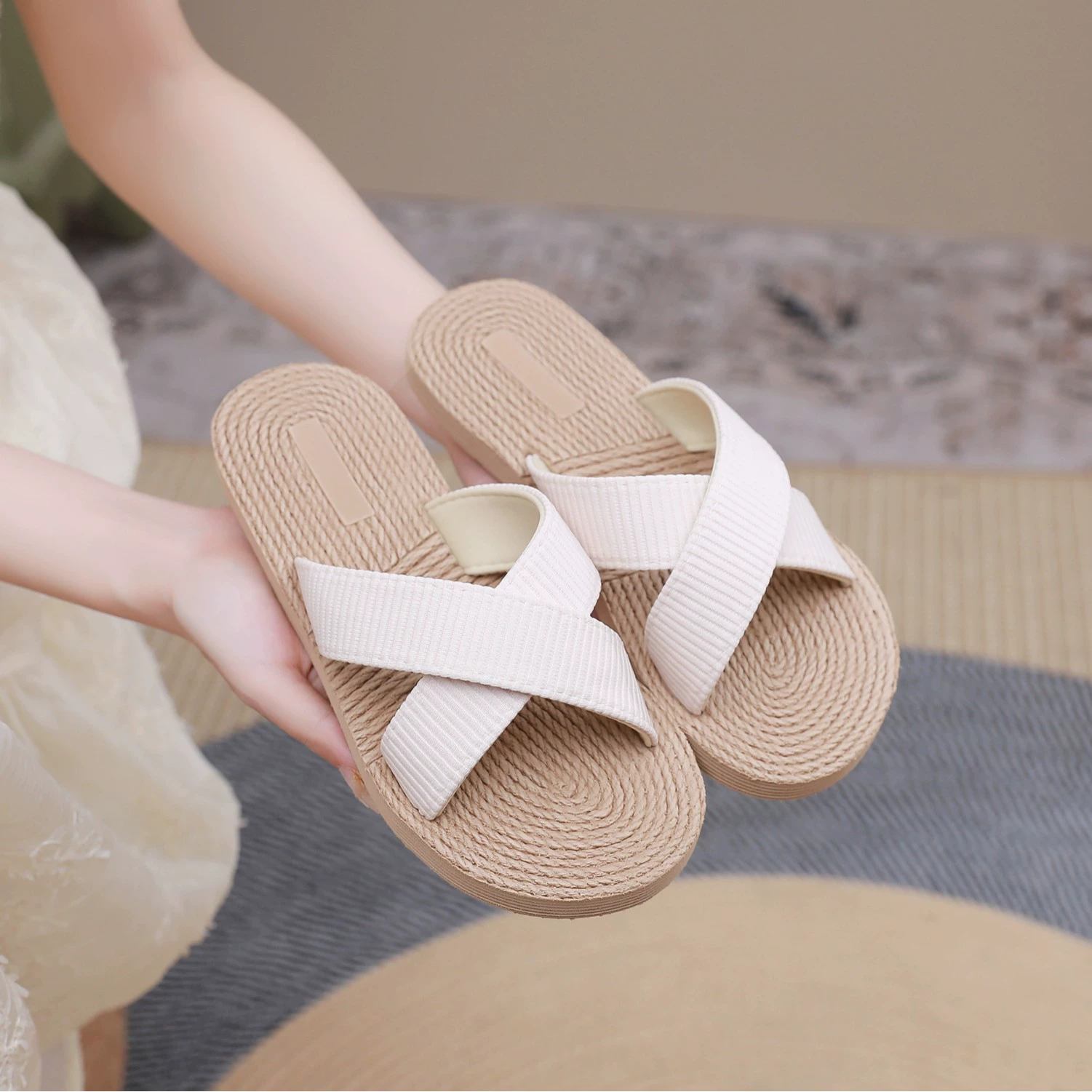 Новые однотонные толстые тапочки в этническом стиле, повседневные Модные женские сандалии с перекрестным поясом карамельного цвета