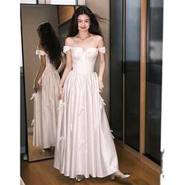 一字肩缎面轻婚纱2026新款高级感小众白色新娘订婚结婚迎宾出门纱