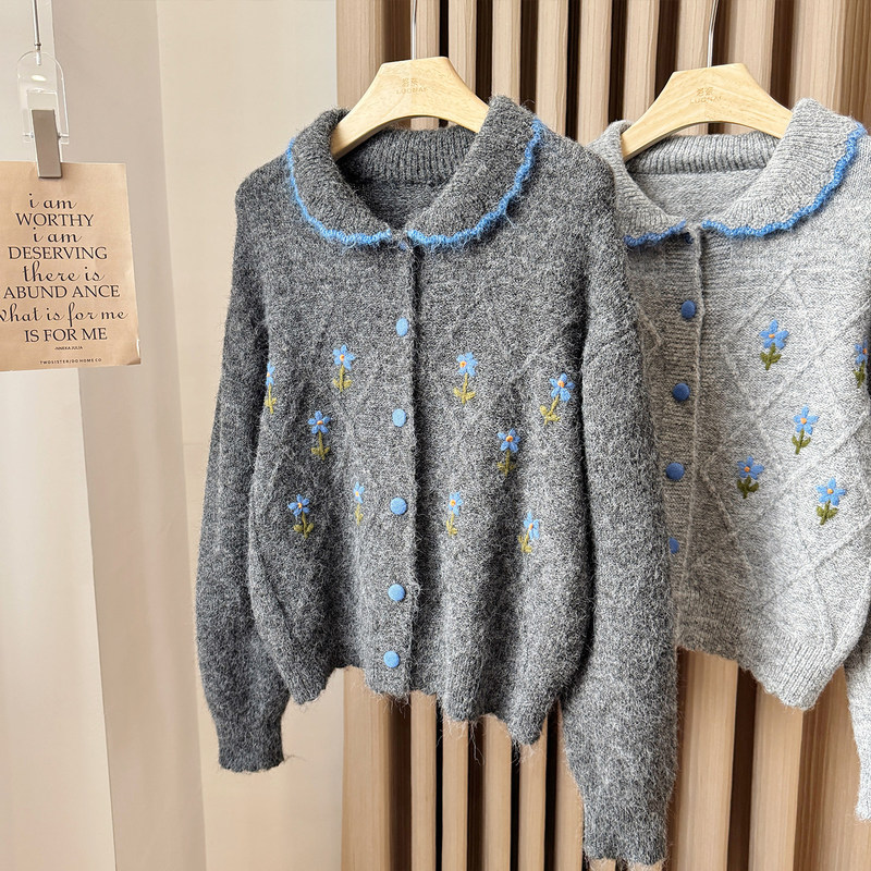 Doll Collar Knitted Cardigan Winter Wear 2026 New Autumn and Winter Korean Style Floral Soft and Lazy Style Sweater Jacket for Women Doll Collar Knitted Cardigan Winter Wear 2026 New Autumn and Winter Korean Style Floral Soft and Lazy Style Sweater Jacket for Women