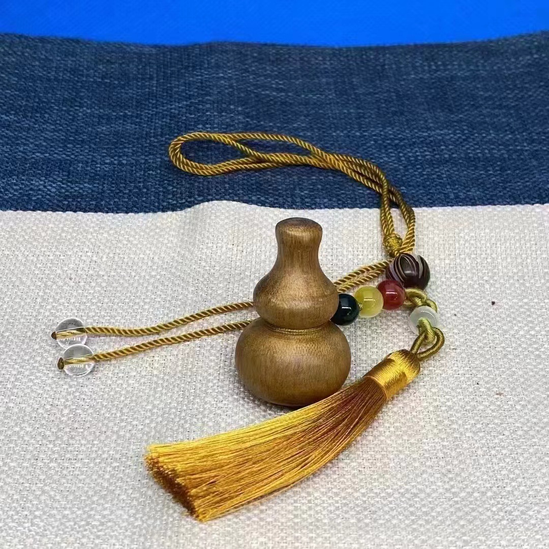 Indonesian agarwood car hanging gourd with exquisite carving and sweet and rich fragrance of cold honey.