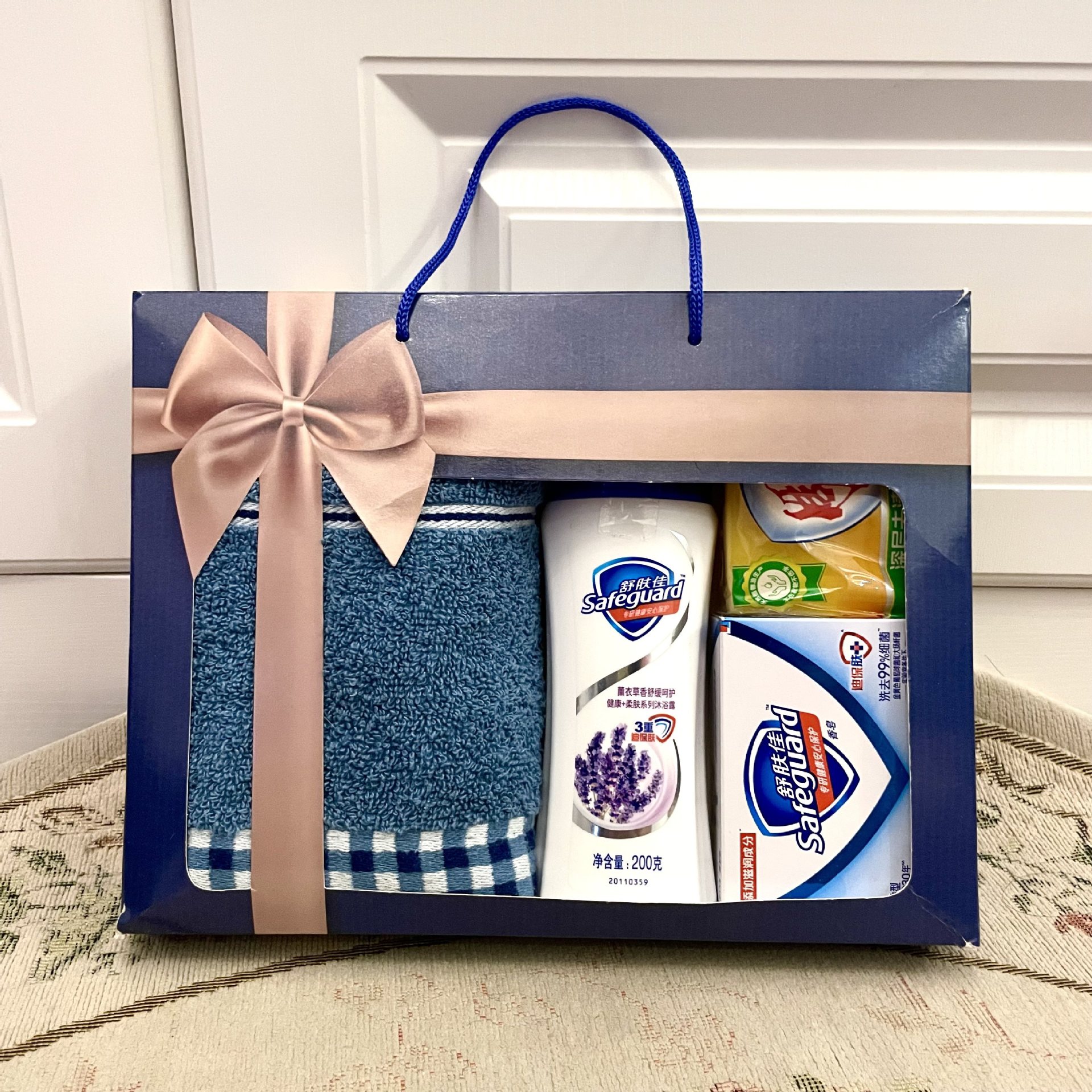 수건 + 샤워젤 + 비누 + 세탁비누