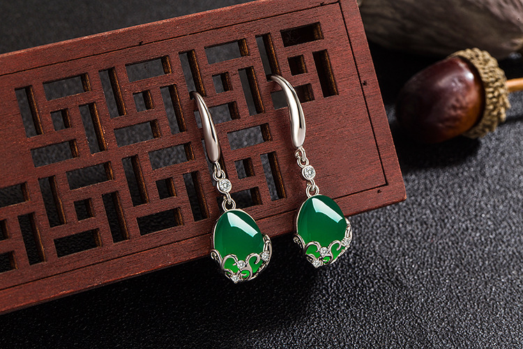 Retro ethnic green chalcedony earrings red agate earrings long hollow earrings wedding temperament earringspicture1