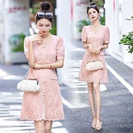 名媛风粉色蕾丝法式连衣裙2024夏季新款韩版短袖镂空设计感粉色裙