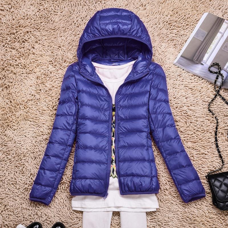 时尚轻薄羽绒服女加大加肥大码连帽白鸭绒短款轻便秋冬装保暖外套