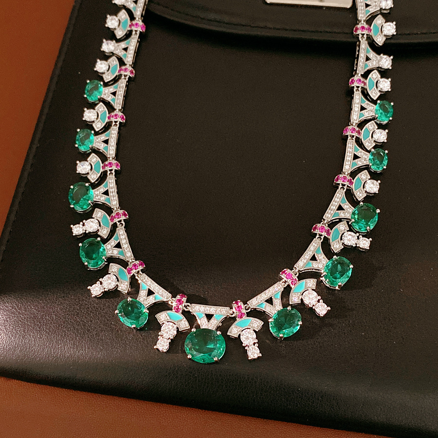 Corte de viento goteo de aceite de zircon collar oval lujo ligero de alto nivel sensación de cadena de clavícula exquisita nicho conjunto de joyería al por mayor