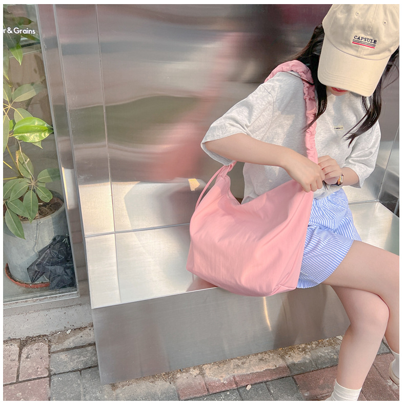 A new large-capacity women's single-shoulder bag with cross-border fashion and simplicity, a fresh and artistic crossbody bag, and a student commuting bag undefined