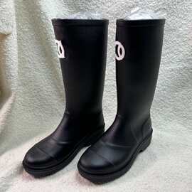 秋冬小香风靴子女中高筒防滑外穿雨靴不过膝女靴中古黑色马丁靴
