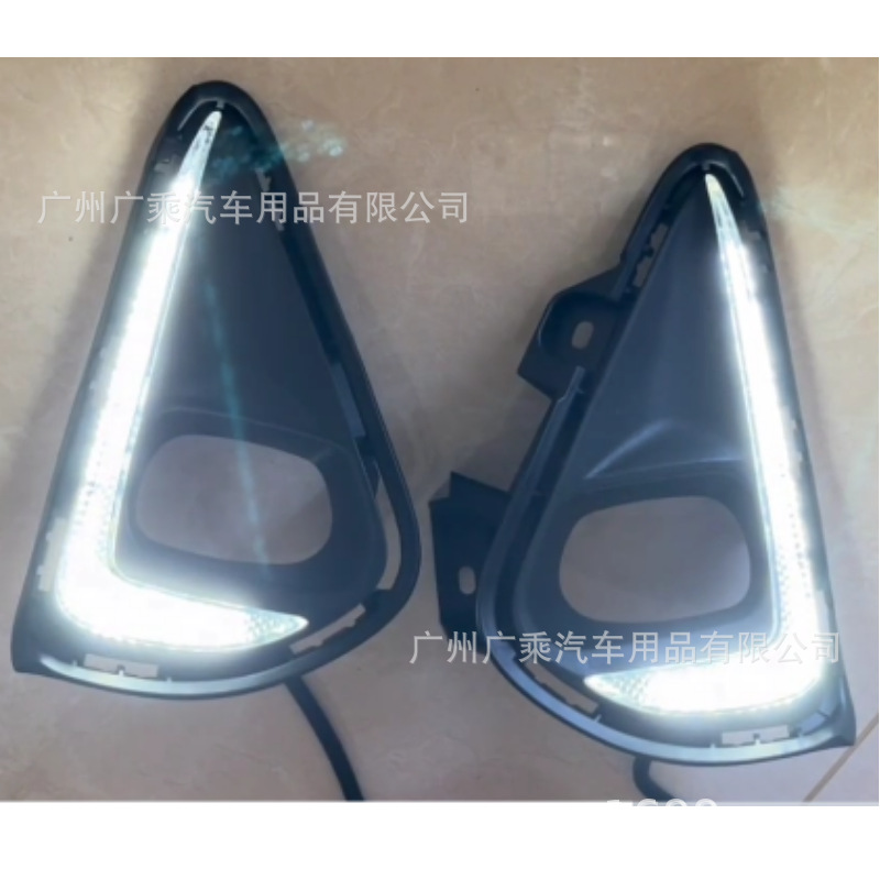 Adecuado para 18-19-20 Toyota Corolla Axio Luz de marcha diurna Fielder Luz de marcha modificada LED de dos colores