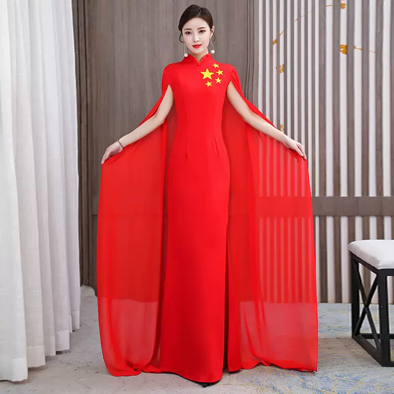中国红模特团体走秀舞台演出服合唱国潮优雅中式晚礼服披肩旗袍女