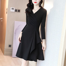 黑色连衣裙女夏季高端修身显瘦气质V领2024早春新款赫本风小黑裙