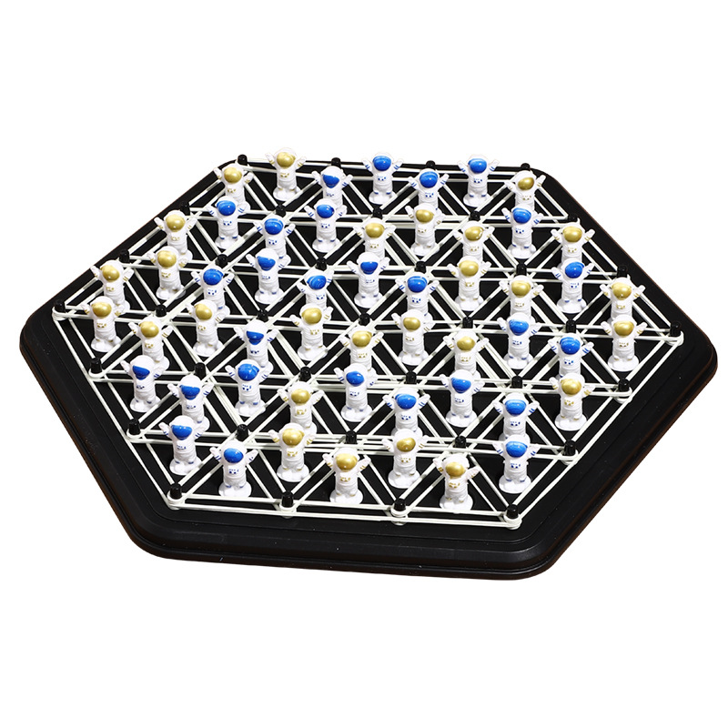 Astronauta cadena de ajedrez bandera triangular triángulo ajedrez geometría juego de puzzle estrategia entrenamiento de pensamiento lógico