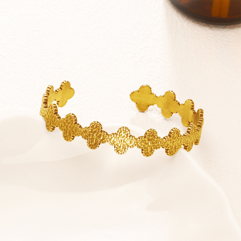 Fábrica en stock al por mayor de Europa y América transfronteriza de acero inoxidable en forma de C pulsera abierta ajustable chapado en oro 18K personalidad no se desvanece