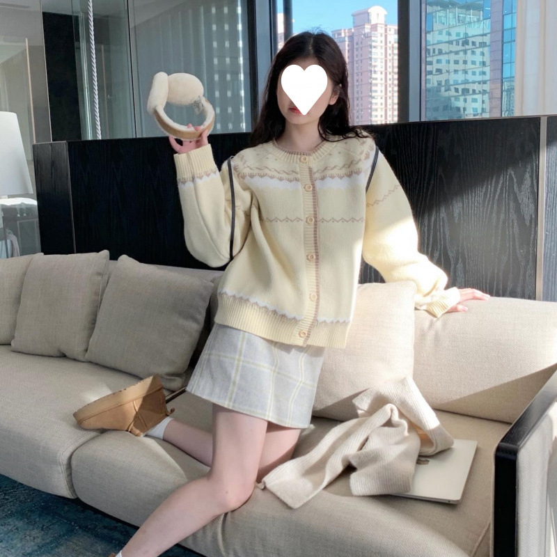 Cardigan de punto amarillo leche de mujeres otoño invierno engrosado diseño de nicho suave perezoso estilo de alta sensación abrigo suéter