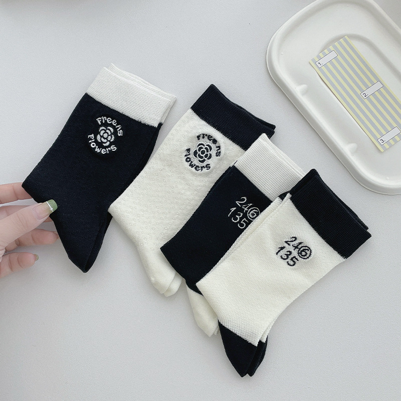 Calcetines de algodón para mujeres de verano delgados bordados coreanos calcetines transpirables mallas Zhuhai al por mayor