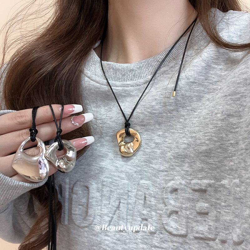 Collar colgante de doble amor hueco transfronterizo europeo y americano, cadena de clavícula de moda exquisita, decoración de diseño de personalidad de estilo dulce y fresco