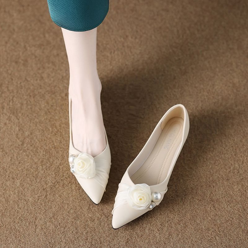 French-Style Pearl Flower Pointed-Toe Chunky Heel Shoes for Women, Comfortable and Not Tiring on the Feet, 2026 New Low-Heel Bridesmaid Shoes, Bridal Shoes, Wedding Shoes French-Style Pearl Flower Pointed-Toe Chunky Heel Shoes for Women, Comfortable and Not Tiring on the Feet, 2026 New Low-Heel Bridesmaid Shoes, Bridal Shoes, Wedding Shoes