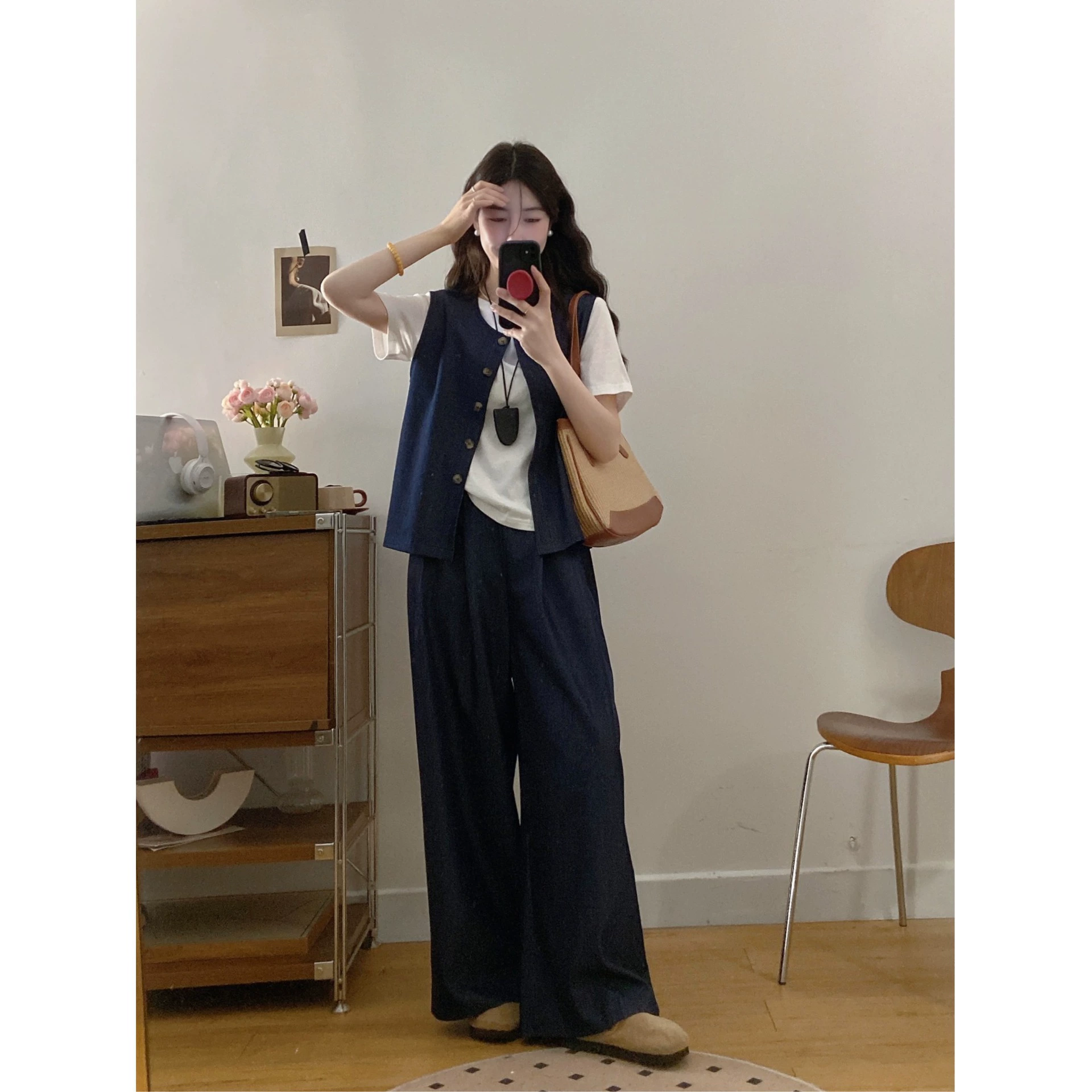 Корейский модный комплект из трех предметов больших размеров для женщин, летний простой универсальный жилет с футболкой и широкими брюками.