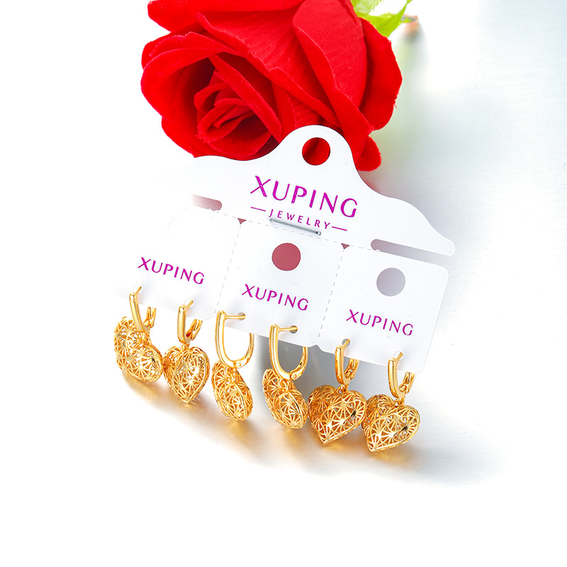Xuping estilo simple aleación de cobre chapado 24k hueco amor perno hueco lujo personalidad auriculares al por mayor mujeres