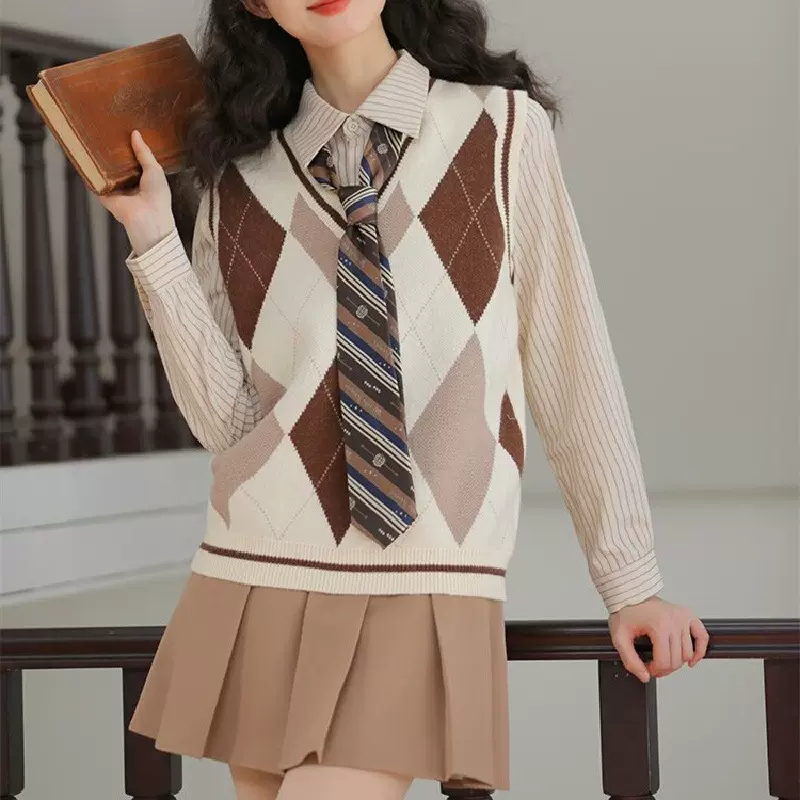 2023年新款复古外穿设计感菱格上衣学院风马甲针织背心女装上衣潮