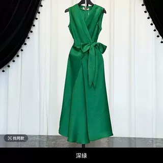 夏季新款绿色新品连衣裙简约气质设计感小众轻奢缎面长裙2026年款