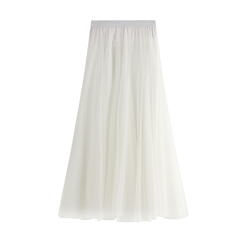 Ein High-Waist-Plisseetüll-Midirock in Elfenbein mit fließendem Design und einem weichen plissierten Bund.