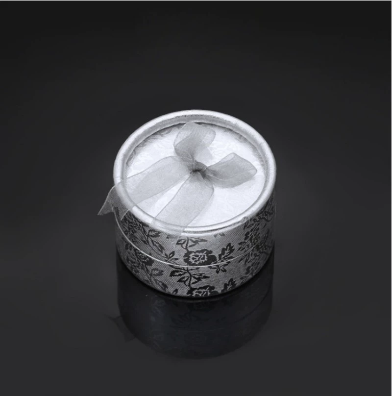 Серебристо-белая шкатулка для ювелирных изделий