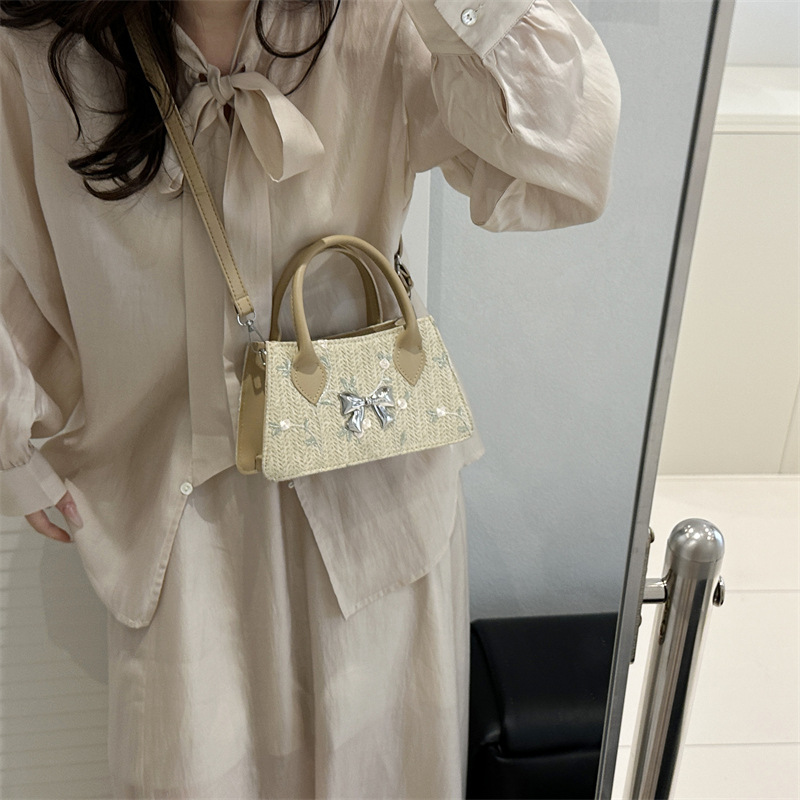 Moda de tejido de paja de primavera y verano 2025 nueva tendencia de encaje de paja estilo occidental bolso de mensajero de un solo hombro femenino