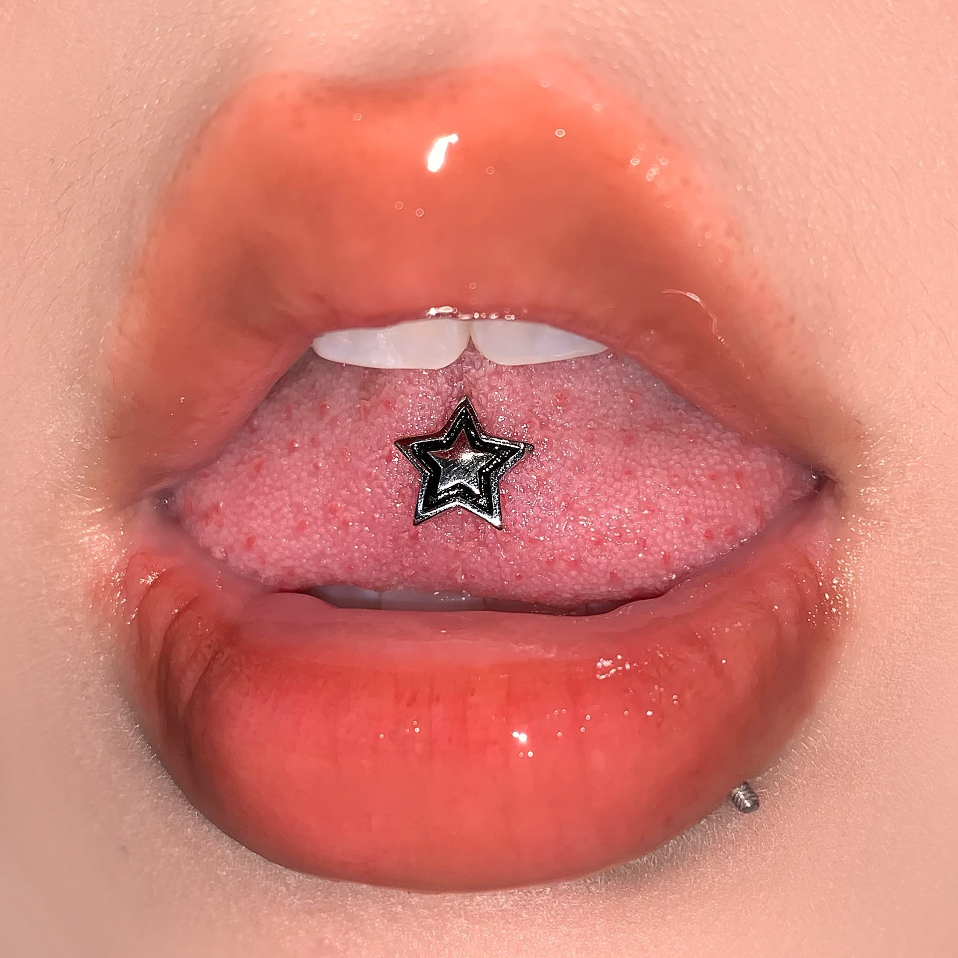 Silver pointed spike labret stud material detail