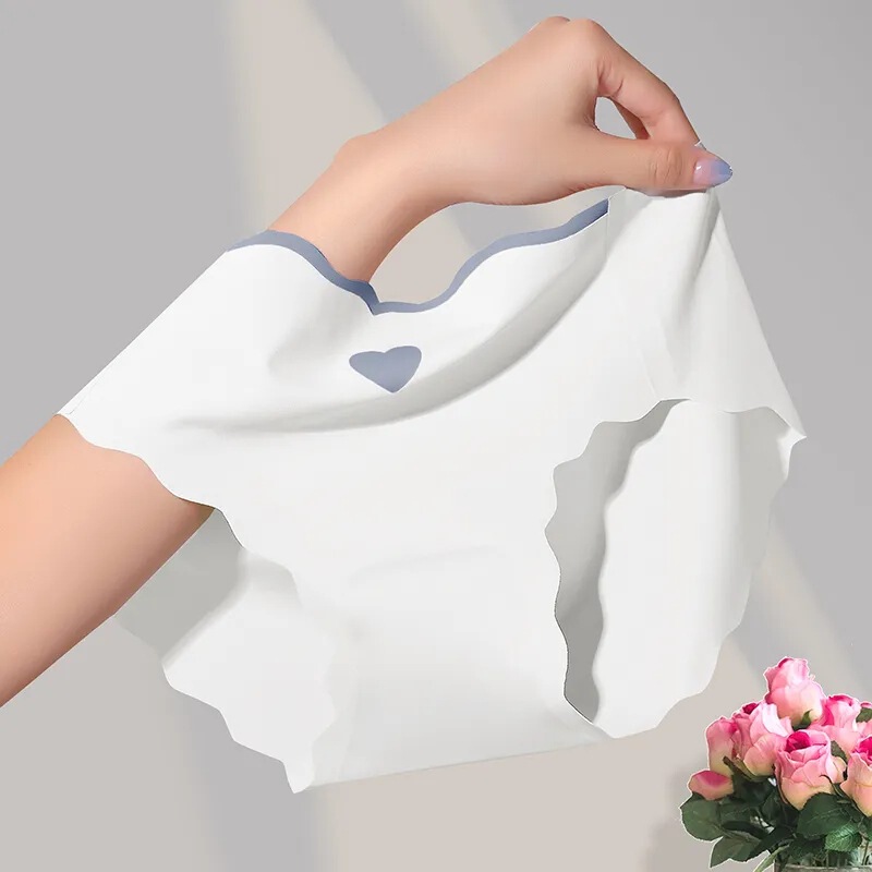 Japanese girl's Ice Silk lovely underwear women's thin mid-waist plus size breathable cotton crotch seamless sexy underwear Women's