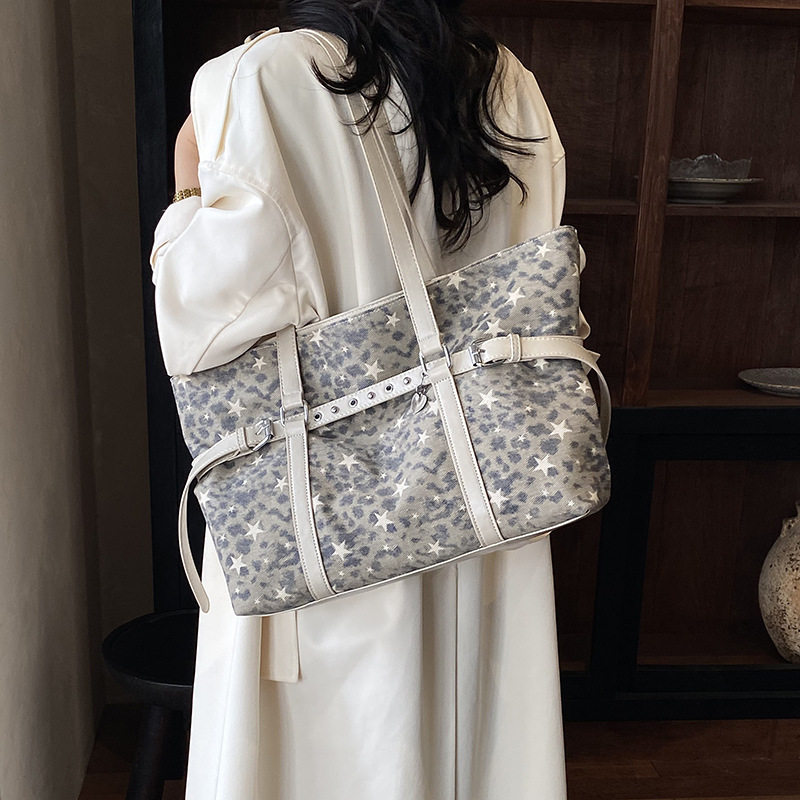 Túi tote đeo vai nách họa tiết da báo cổ điển, form lớn rộng rãi, phong cách tối giản — màu hồng, màu nâu, màu xám chi tiết 14