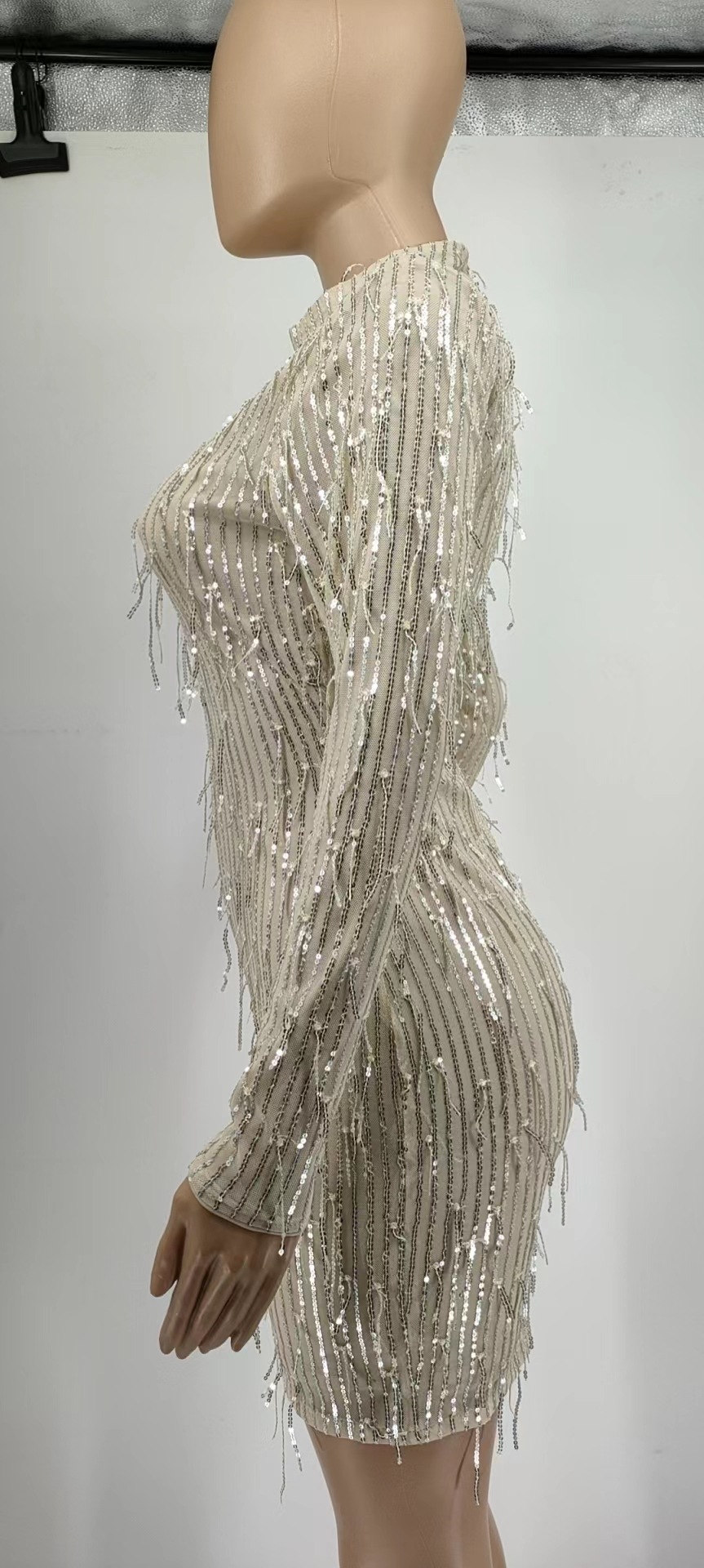 GraceChic Herbst/Winter 2022: Neues europäisches und amerikanisches Damenmode-Kleid in Übergröße mit schmalem, hohem Kragen, Pailletten und Quasten_voghion.com