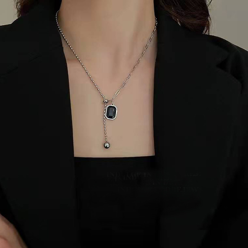 Black round beads