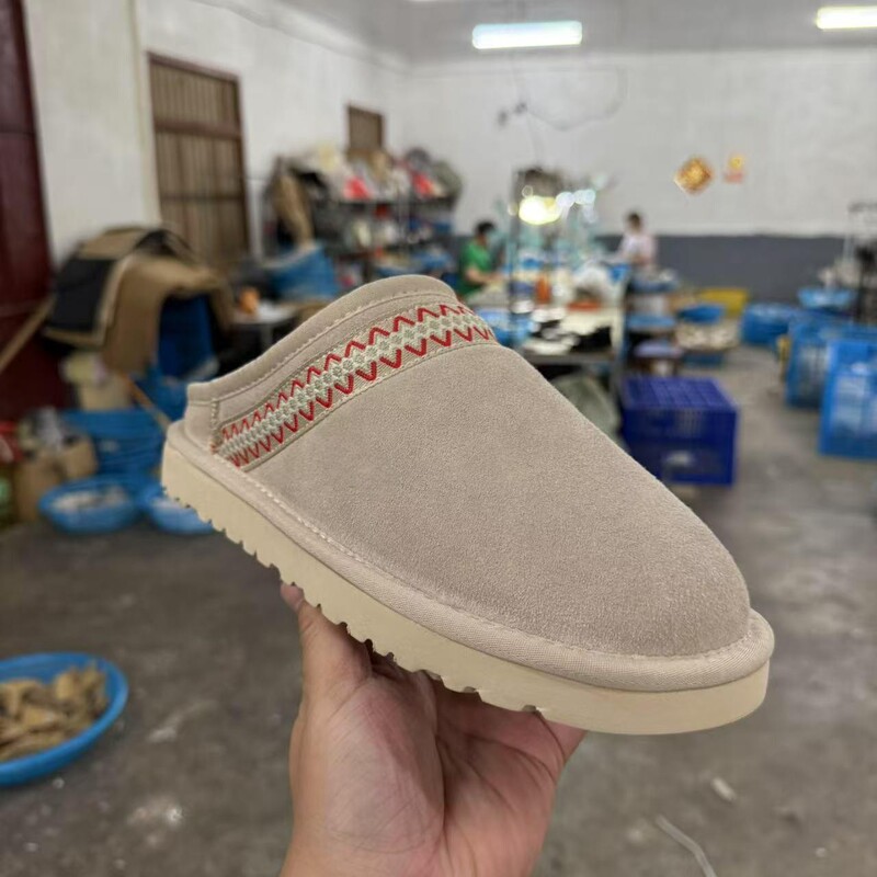 New Winter Slippers for Women, Thin-Soled Snow Boots, Outdoor Two-Wear Fleece-Lined Warm Shoes, Toe-Toe Braided Cowhide Thickeneding