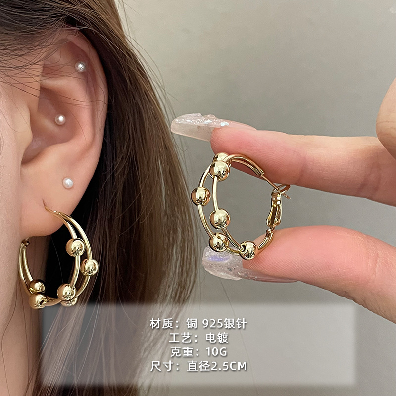 2025 nuevo estilo verano de moda anillo plateado círculo negro círculo fino temperamento europeo y americano aretes dorados de todo fósforo