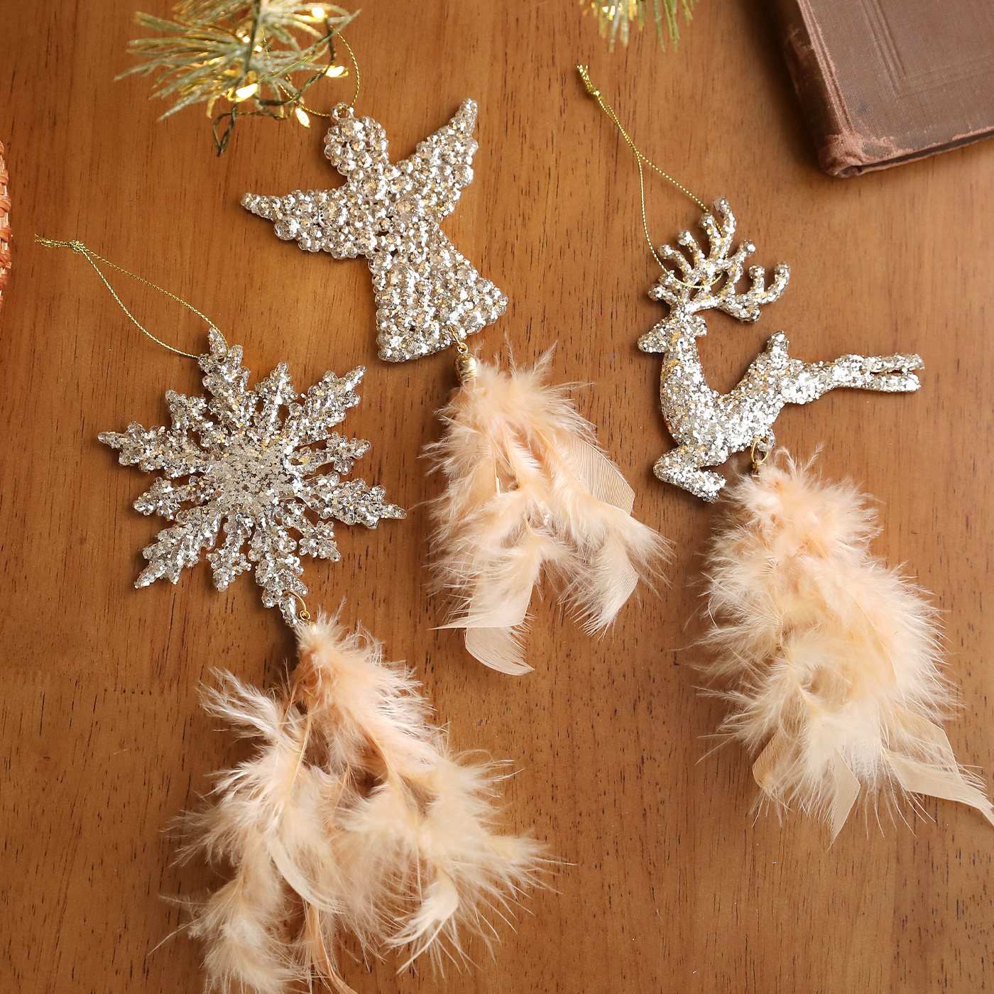 Plumas de oro transfronterizas de polvo pegajoso de copos de nieve colgante de plástico árbol de Navidad colgante decoración de atmósfera de vacaciones