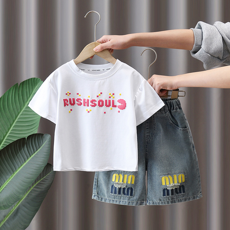 7328 Traje de verano para niños 2025 Nuevo estilo de verano para niños guapos Ropa de manga corta Camiseta roja de dos piezas Verano 5