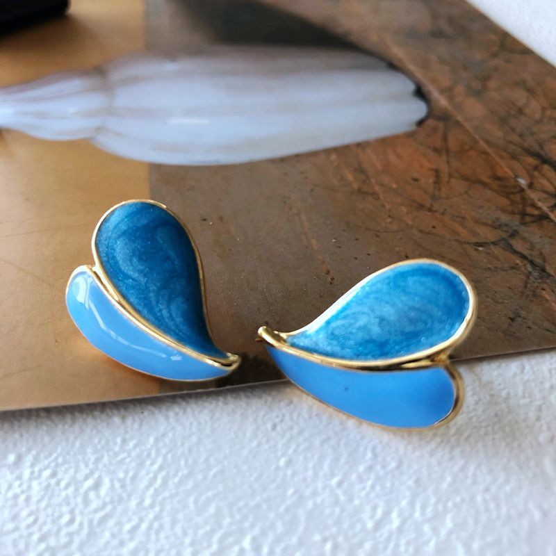 Nihaojewelry Jewelry Wholesale Enamel Glaze Flower Stitching Blue Heart Stud Earrings display picture 12