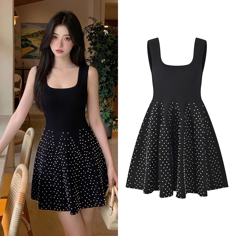 2026 Autumn New French Fashion Square Neck Waist-Cinching A-line Faux Pearl Short Knit Tank Dress 2026 Autumn New French Fashion Square Neck Waist-Cinching A-line Faux Pearl Short Knit Tank Dress