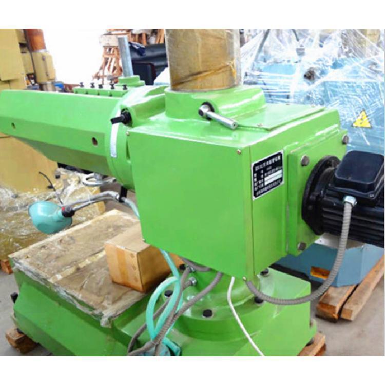 Un taladro de brazo oscilante universal de 60 mil direcciones