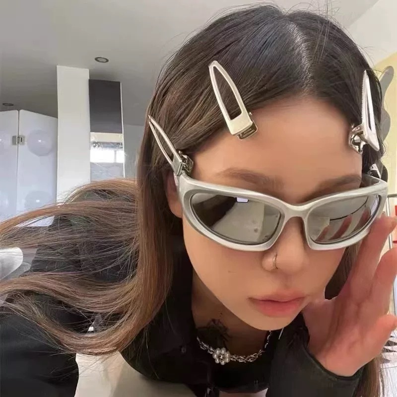 ネットの赤い同タイプの潮は街を掛けてサングラスの女性の項をたたいて紫外線のサングラスの男性の蒸気のパンクのサングラスの卸売りを防ぎます。|undefined