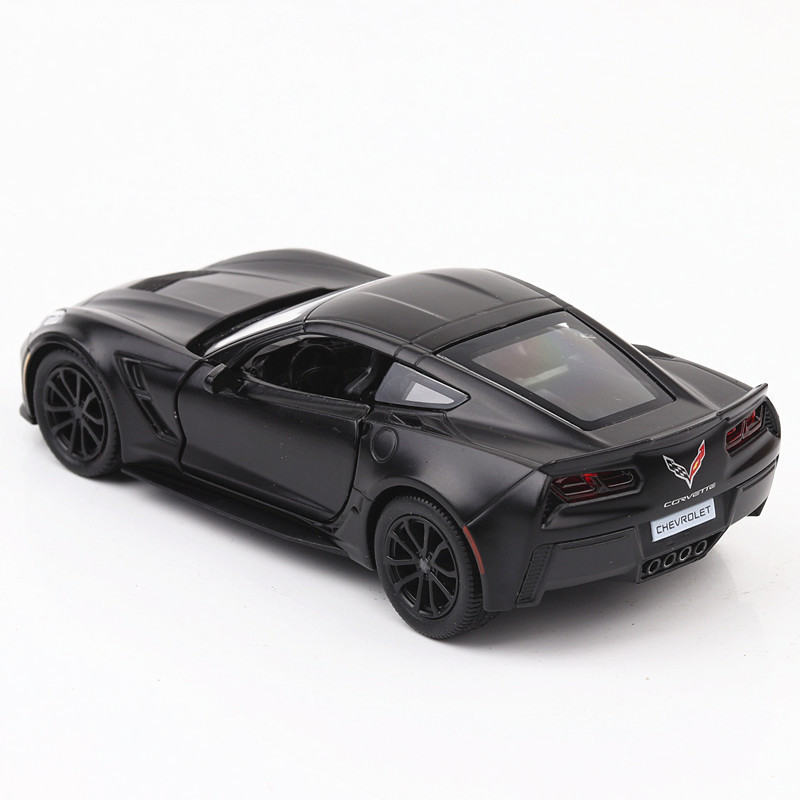 Modelo de coche de aleación de Marco 1:36 Corvette C7 coche deportivo Tire hacia atrás silenciosa luz modelo de coche de juguete adornos