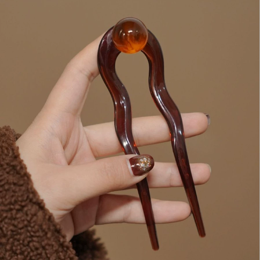 Простая U-образная булочка для волос для женщин высокого уровня