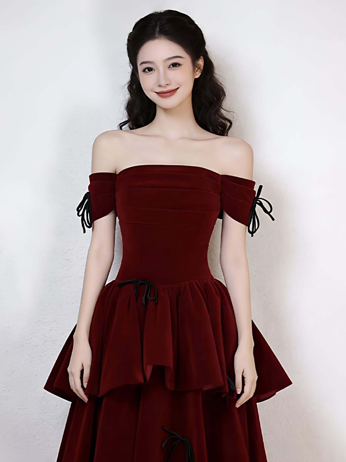 Đầm dạ hội nhung đỏ rượu vang cổ yếm, tay dài, dáng ôm body, phong cách công chúa sang trọng — Đỏ rượu chi tiết 5