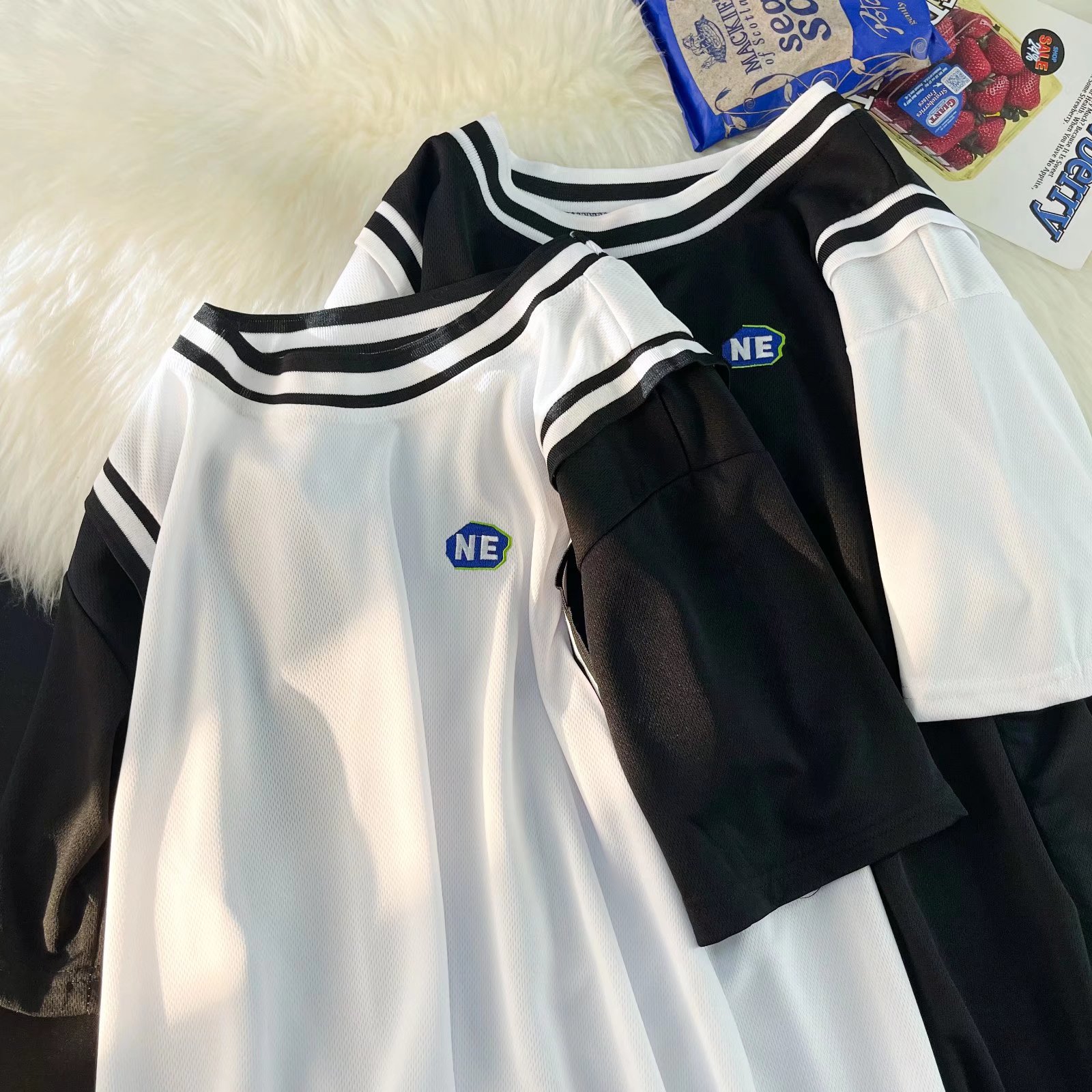 Verano falso de dos piezas de manga corta para hombres con sentido de diseño para parejas de nicho tops de manga de cinco puntos camiseta deportiva de baloncesto estilo delgado